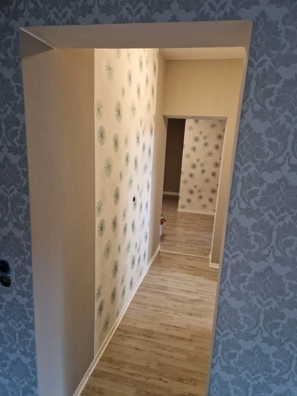 Tapezierarbeiten im eigenen Haus durch den Ausbaubetrieb Hentschel